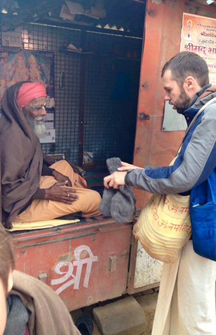 Helping sadhus